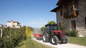 valtra-f-series-italy-apple-farm-img-2019-highres-jpg-5044-768-432